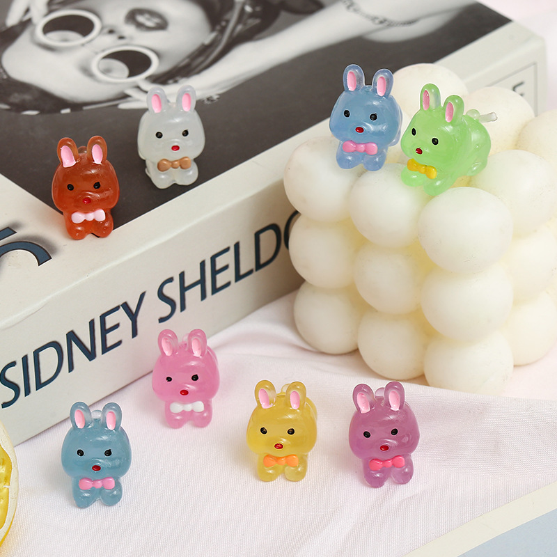 Nuevo luminoso tridimensional conejito diy crema pegamento accesorios hechos a mano accesorios de resina hielo transparente luminoso conejo al por mayor