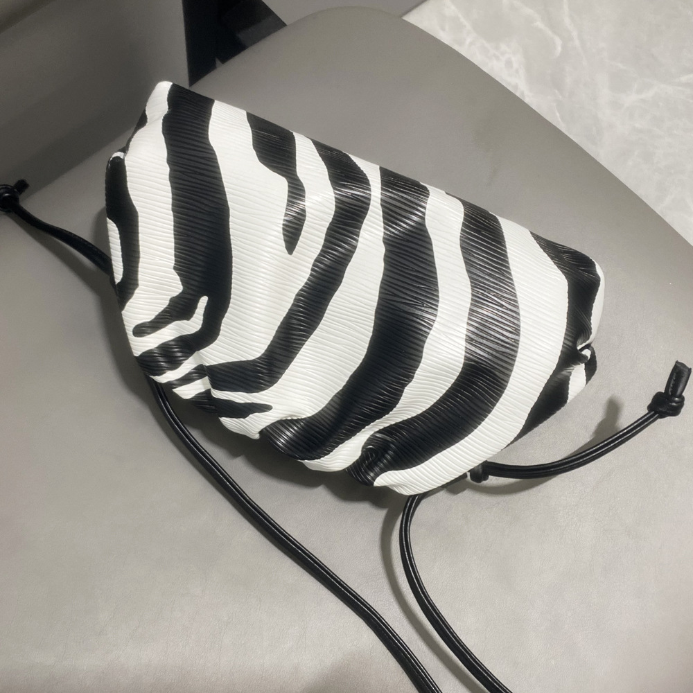 Rayas De Cebra Tamaño Pequeño Cebra Raya Grande Cuero Sintético Cebra Cuadrado Bolsos De Noche display picture 5