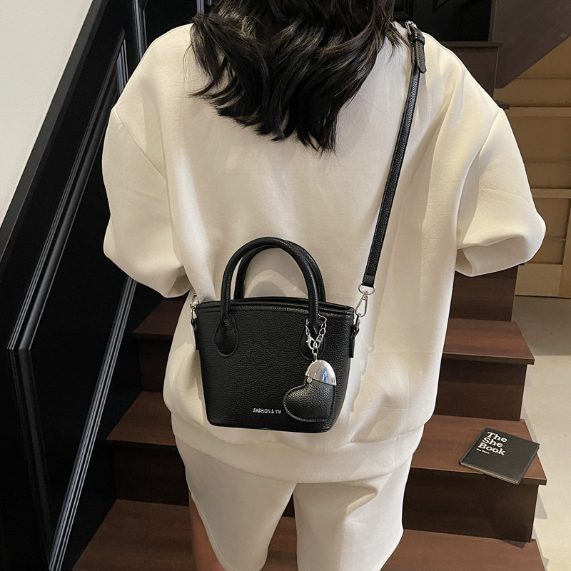 Comercio exterior super fuego mano llevar bolso pequeño mujer 2025 nueva moda todo-fósforo bolso bandolera simple tendencia estilo occidental