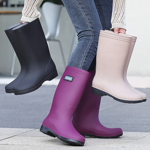 Cross-border trending women's rain boots with fashionable mid-calf design, anti-slip, wear-resistant, protective, waterproof, dropshipping one piece