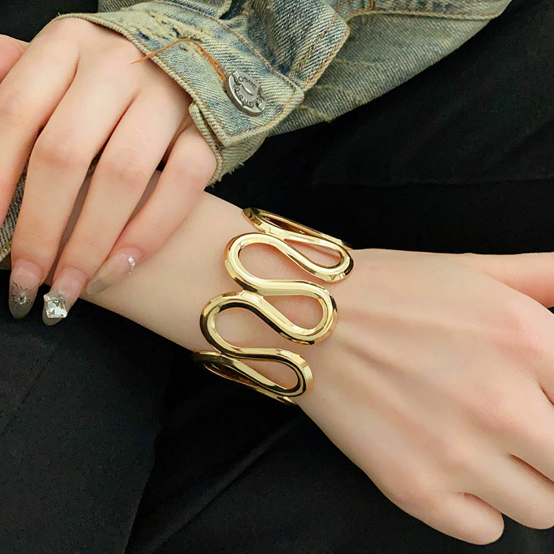 Elegant Exaggerated Geometric Alloy Bangles Wholesale display picture 8