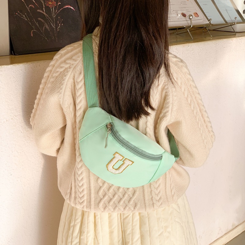 2026 nuevo comercio exterior bolso de cintura para niños letras de moda coreana bolso de pecho para niños y niñas simple bolso de bebé de color sólido