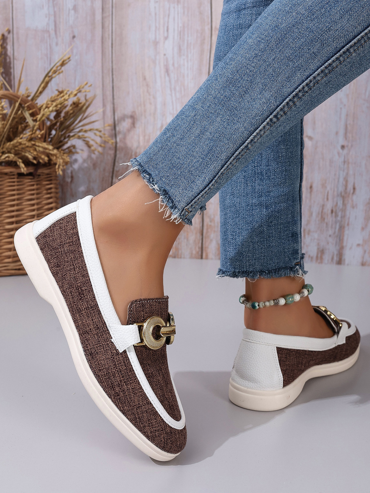 Chaussures pour femmes 2024 chaussures simples de grande taille pour femmes nouveau style bouche peu profonde chaîne à enfiler chaussures plates décontractées d'extérieur pour femmes_voghion.com
