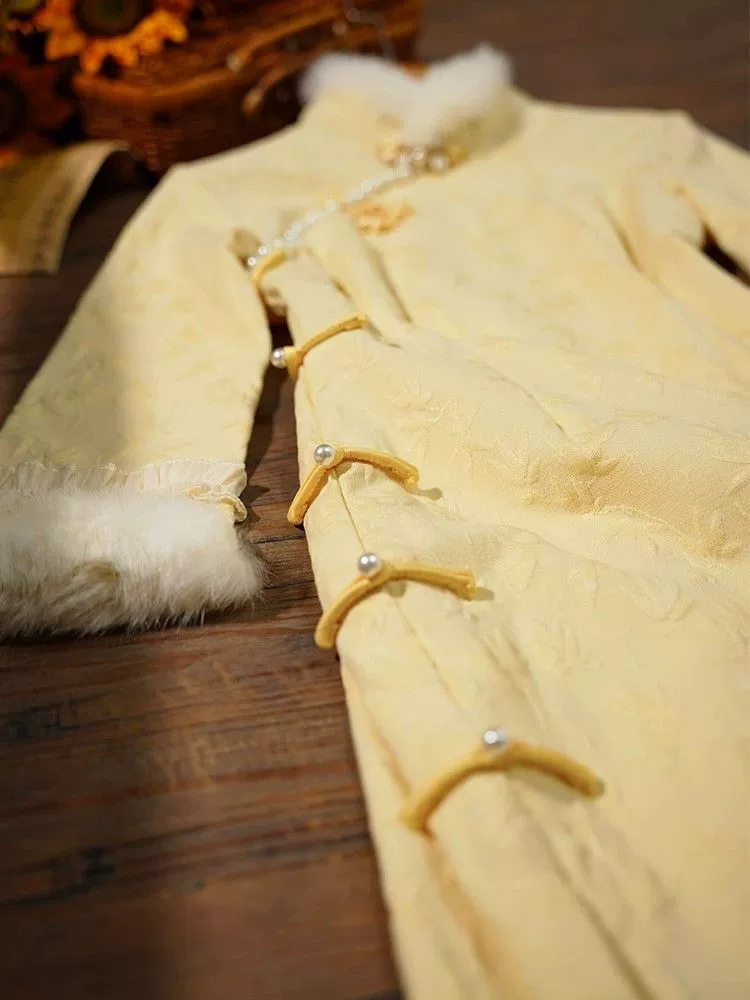 Новый китайский стиль в стиле ретро желтый улучшенный Cheongsam 2024 новый зимний молодой ультра темпераментное платье