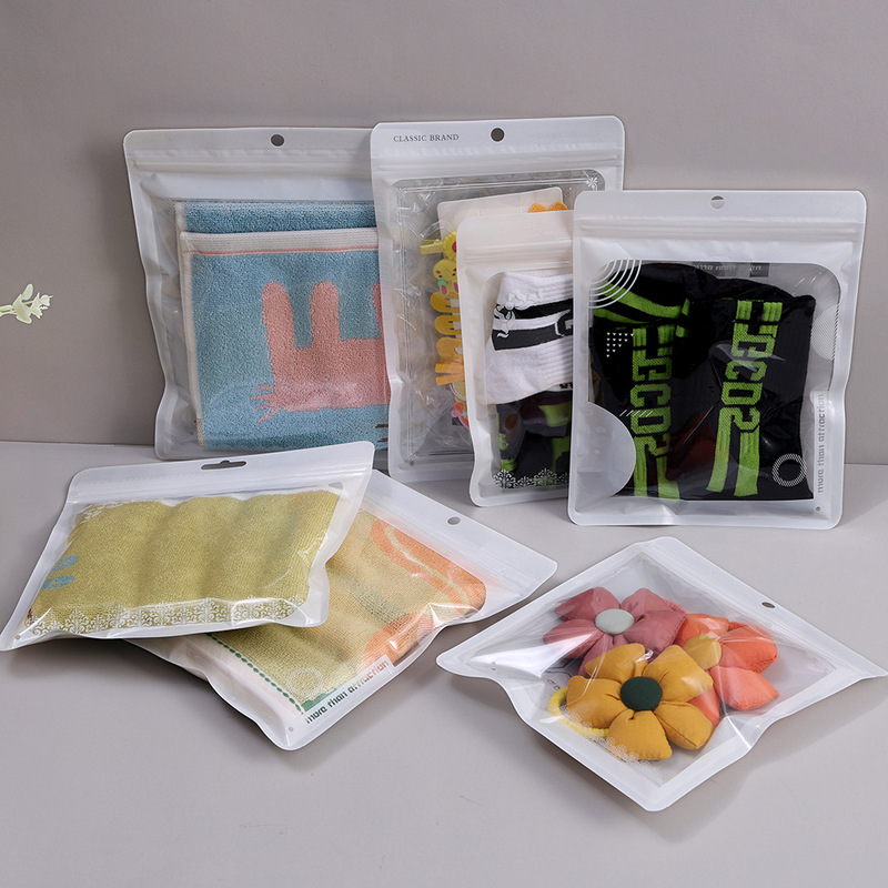 PEプラスチック製の自封袋、厚手の透明な靴下用汎用包装袋、キリンの漫画柄衣類袋、越境向け|undefined