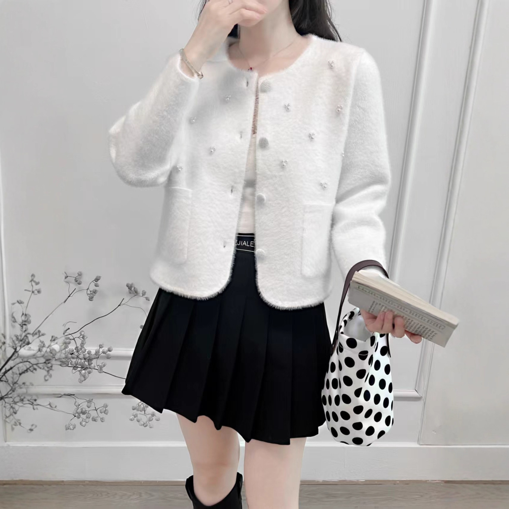 Korean Style Fashionable Small Fragrant Knitted Cardigan Jacket for Women 2025 Autum New High-End Elegant Round Neck Sweater