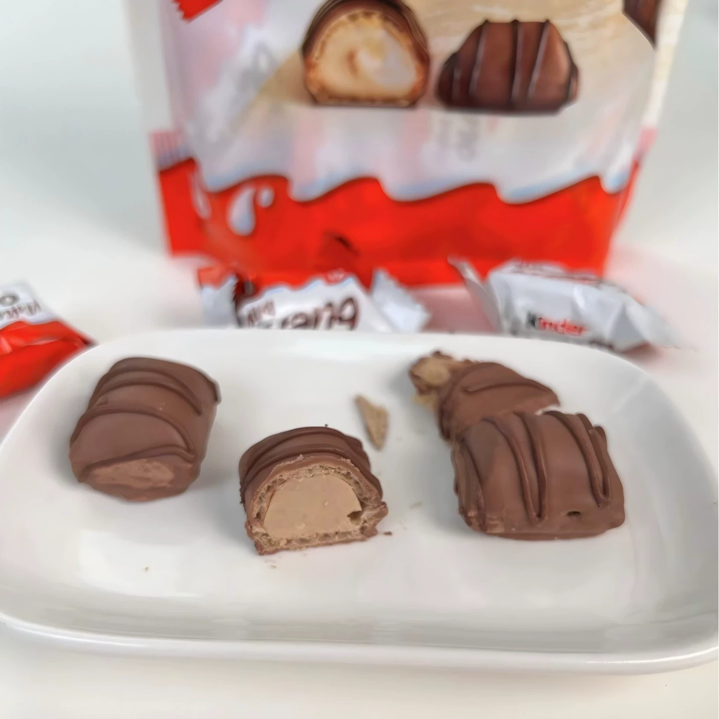Европейский импорт Kinder мини цветной молочный орех wafer шоколад свадебная конфета сувенир оптом