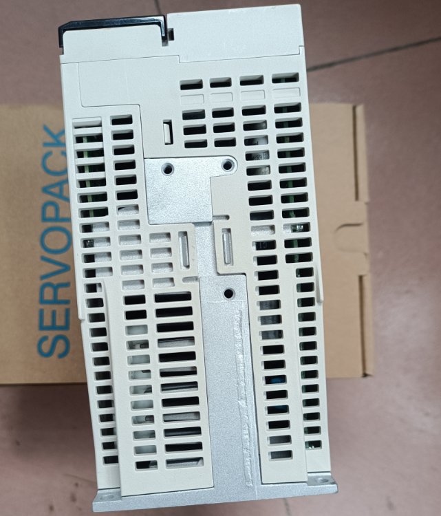 日本安川YASKAWA变频器SGD7S-120A00A   servo amp伺服马达电机