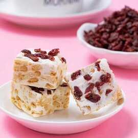 新疆手工雪花酥西域皇后雪花酥玫瑰味蔓越莓味轧糖什锦糕点小吃