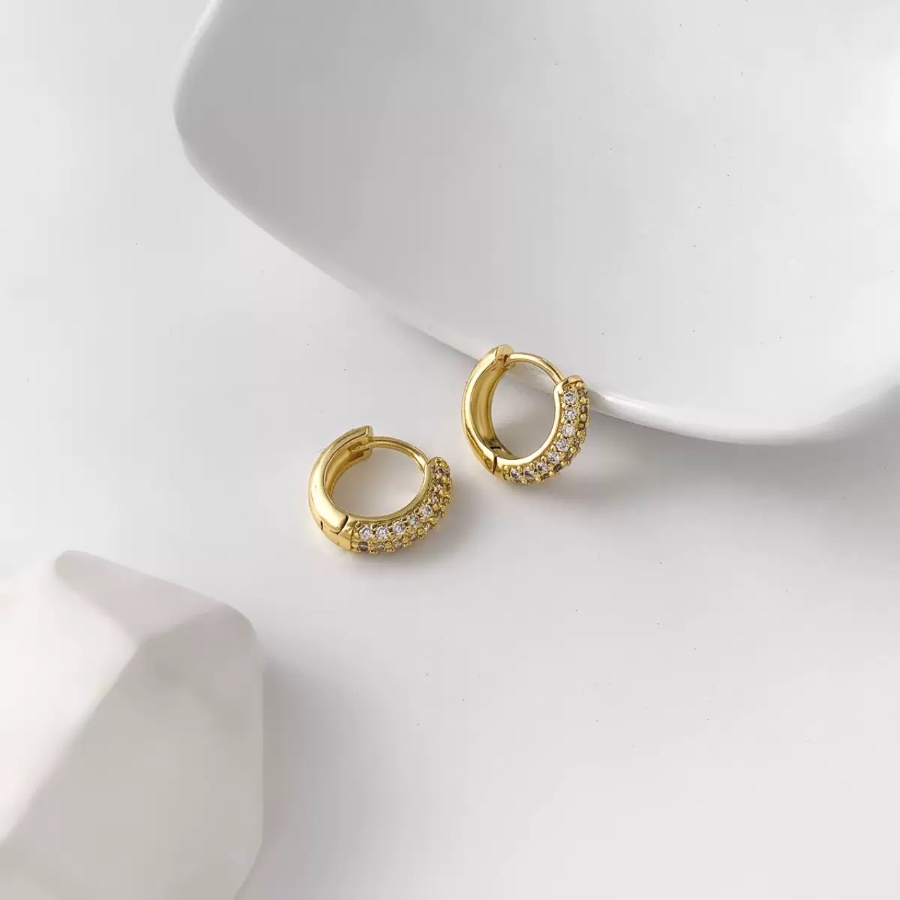 Men's Ear Cuff With Three-row Diamonds Wide Retro Style Earring_voghion.com