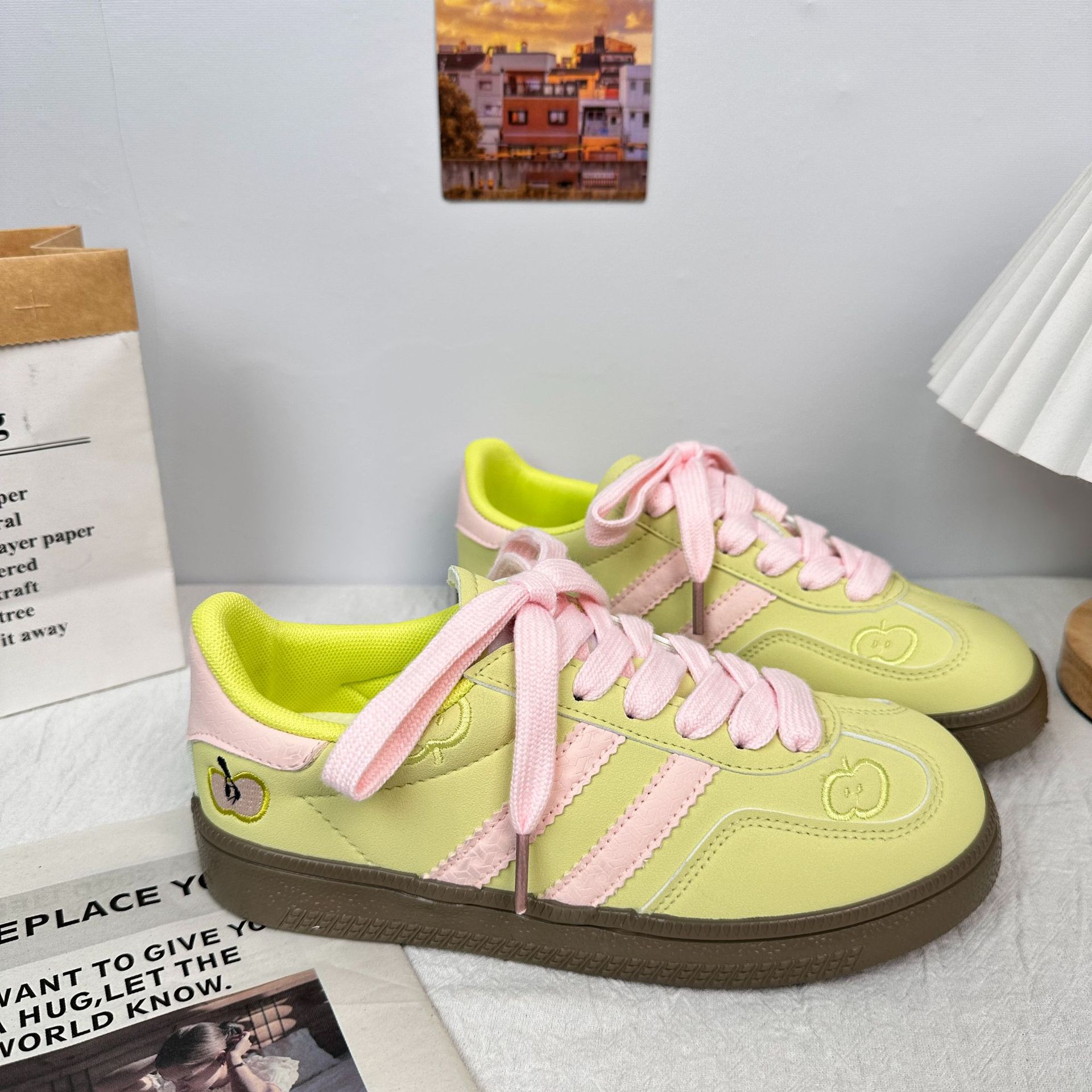 2025 primavera nuevas zapatillas de deporte de todo fósforo estudiantes zapatos de lona coreanos de corte bajo Harajuku zapatos blancos pequeños de nicho Yuanbo 6006