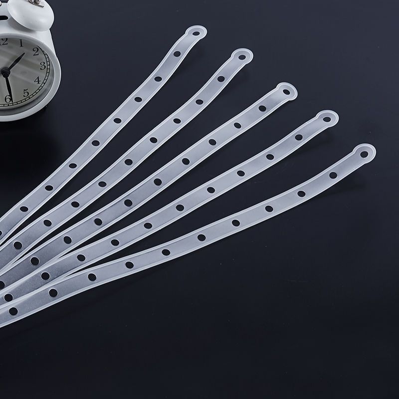Transparent leather strips for women's jumpsuits, leather strips for hanging clothes, chain hangers for suits, white plastic strips for pants.