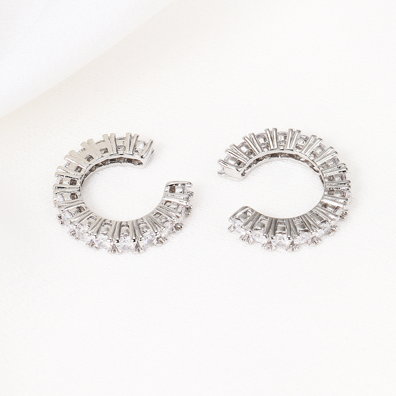 orecchini senza orecchie in zircone placcati in oro rame orecchini semplici creativi alla moda orecchini Super Flash con una sola fila di diamanti clip per orecchio_voghion.com