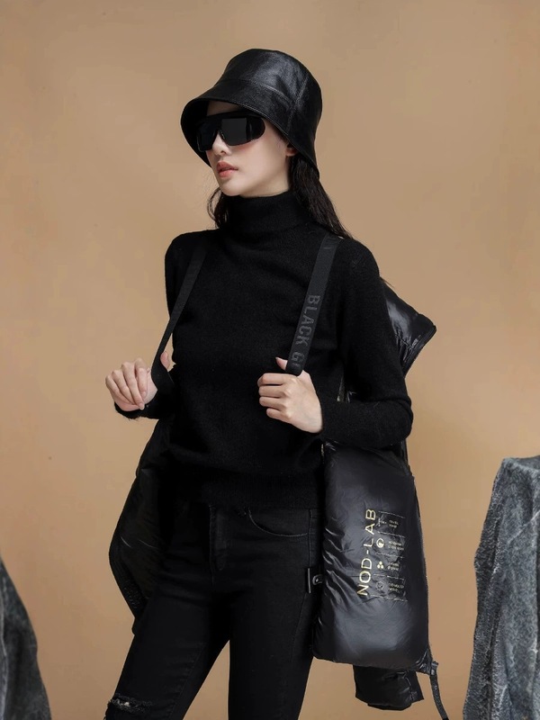 黑金鹅绒服2025冬季新款高端男女同款加厚连帽情侣款时尚短款外套|undefined