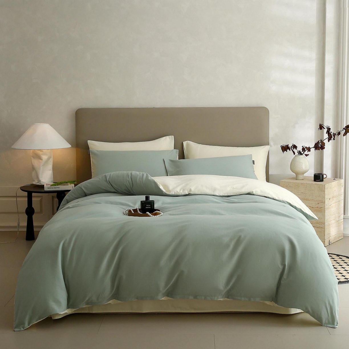 Algodón simple de cuatro piezas, una clase de madres y bebés, cuatro piezas, 100 piezas, cuatro piezas más gruesas, lujo ligero, sensación de alta calidad.