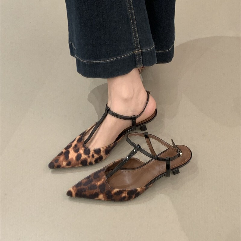 So elegant~ French socialite style cat-heel sandals for women, 2026 new summer suede mid-heel pointed toe backless shoes