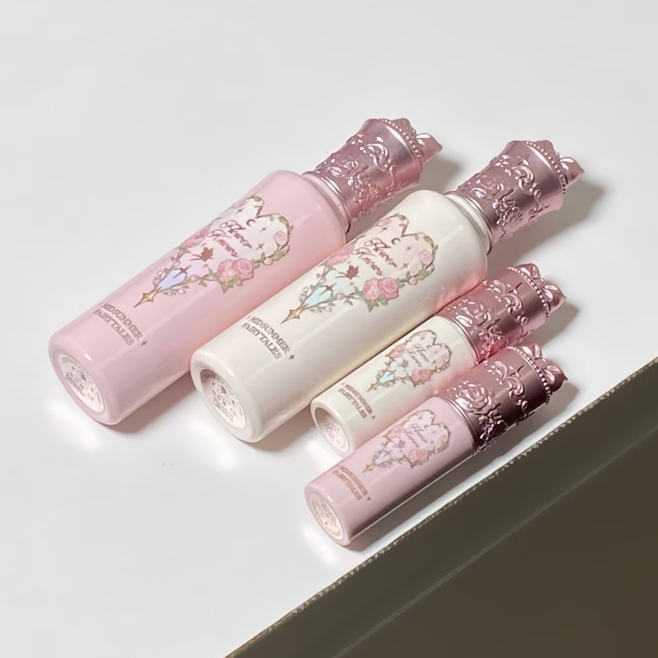 Flower Knows Brightening Concealer: Covers blemishes, acne marks, dark circles, and tear troughs. Moisturizing, non-drying, with a highlighting and soft-focus effect