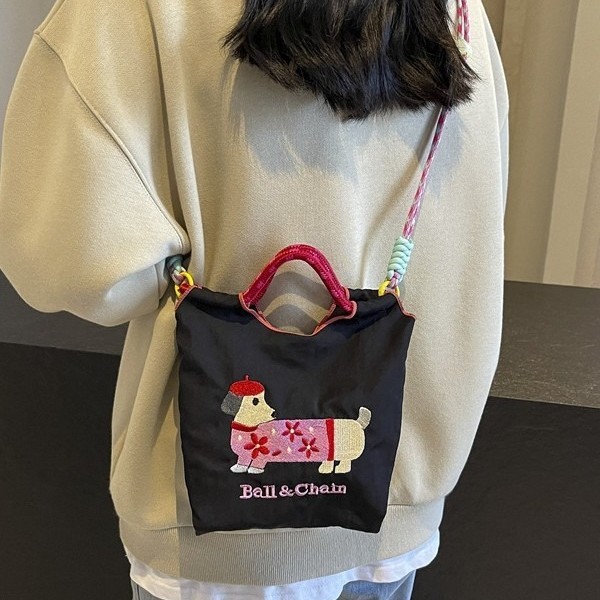 日本製ボールチェーンと同じスタイルの環境に優しい刺繍ショッピングバッグナイロン布フラワーポータブルニッチファッションショッピングバッグ|undefined