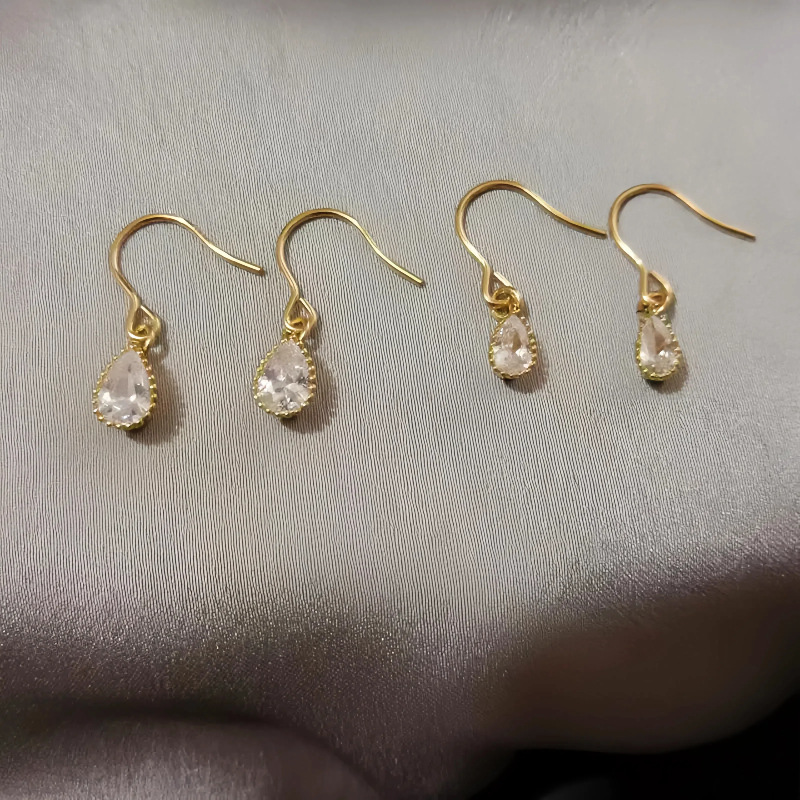 S925 plata esterlina chapada en oro 14K gota de agua clásica pendientes de diamante único estilo femenino universal nicho diseño de alta sensación gancho de orejas