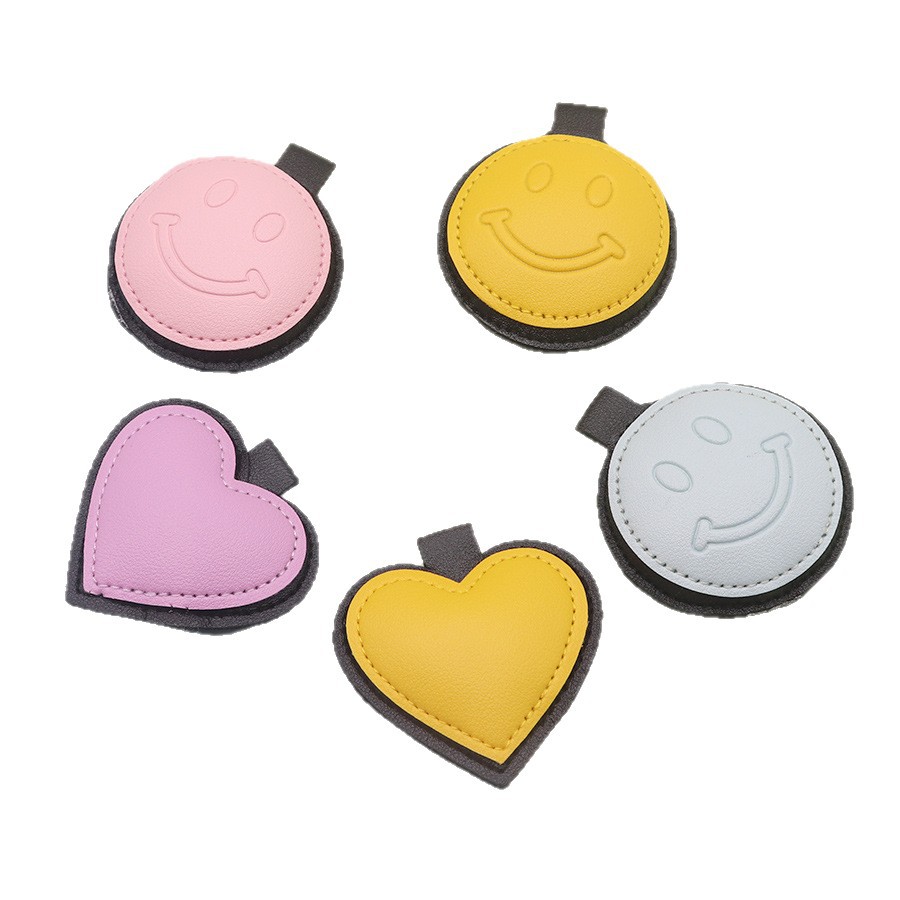Fabricantes de cuero en stock amor bolsos colgantes de llaveros redondos sonrientes creativos bolsos colgantes de llaveros de automóviles image 5