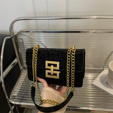 �羳����yС����Ů2025�¿�r�������i��朗lб��μ�С����