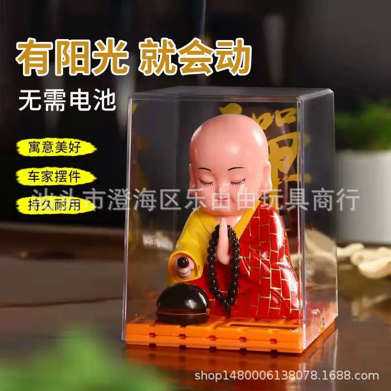 Солнечная энергия Маленькая кукла-монах кивкает и стучит деревянной рыбкой маленьким кивком