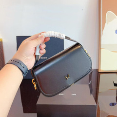 楊林のカバンの本革の女性のハンドバッグの小さい大衆のシンプルな組み合わせの肩は斜めに脇の下のカバンを掛けます。