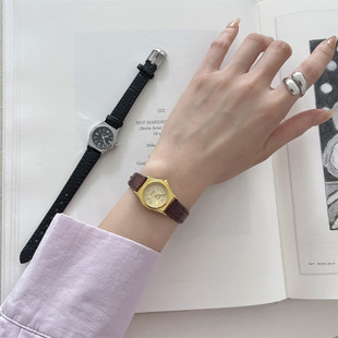 French Entry Luxury Middle Style Round Small Elegant Roman High-end Leather Belt Watch Female Student Small Gold Watch