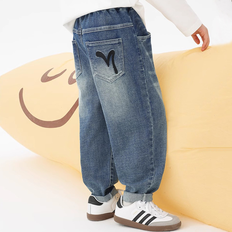 Boys' jeans, Korean style, casual long pants, loose short-sleeved, carrot style, suitable for boys and older children, perfect for spring and autumn.