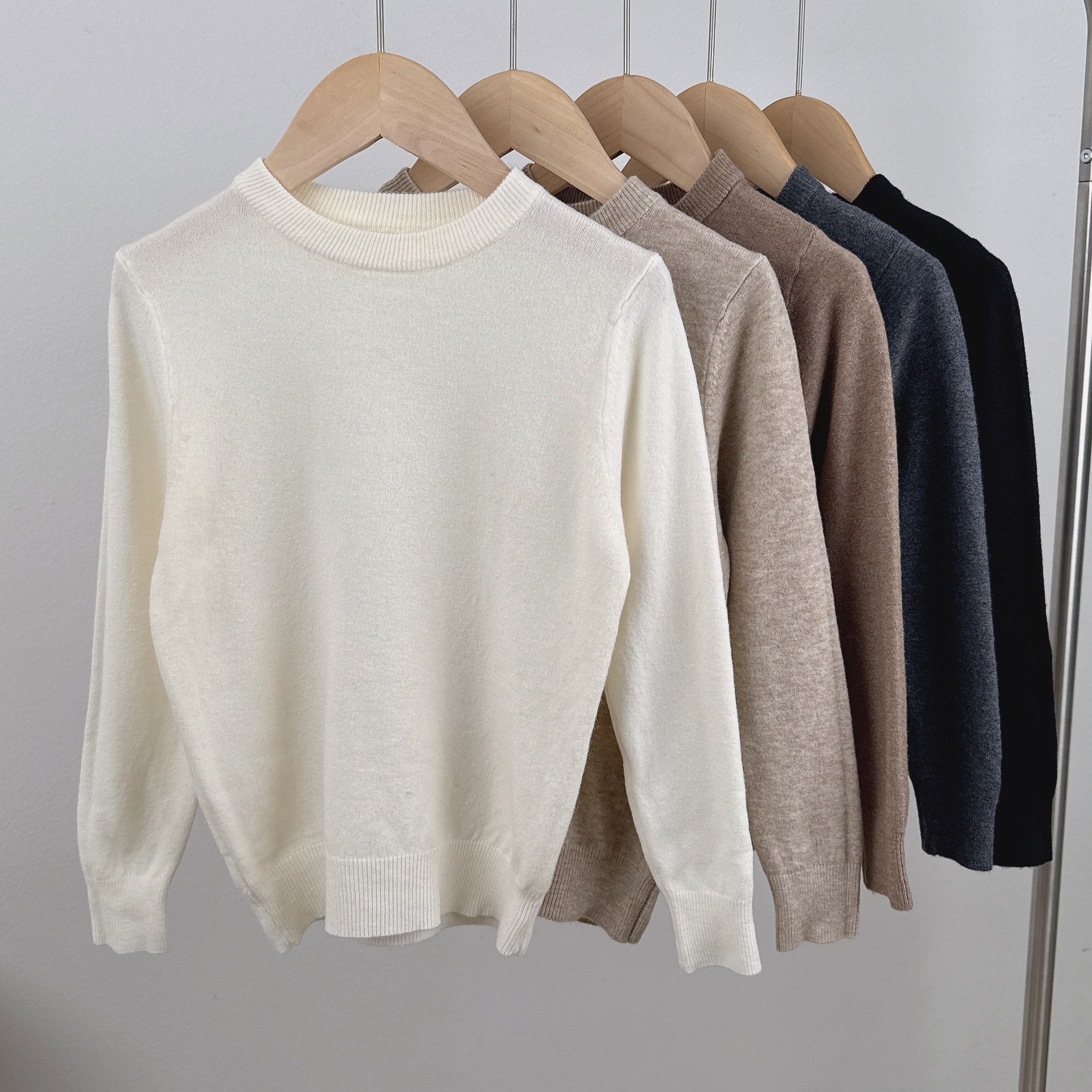 Otoño y invierno nuevo suéter infantil de cuello redondo de punto base suave pegajoso suéter de lana de aire extranjero con chaqueta para bebé