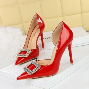 638-K32 European and American Banquet High Heel Shoes with Thin Heels, Lacquer Leather, Shallow Mouth, Pointed Side Holl