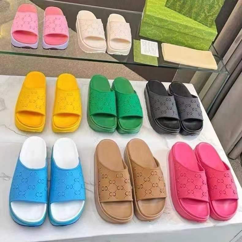 Nuevo estilo de comercio exterior sandalias y pantuflas de altura de suela gruesa con zapatillas de una sola palabra de la marca de moda G sandalias de playa para mujer