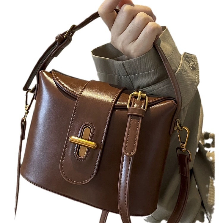 Retro shoulder bag, demi-season one-shoulder bag to go out, high-quality style