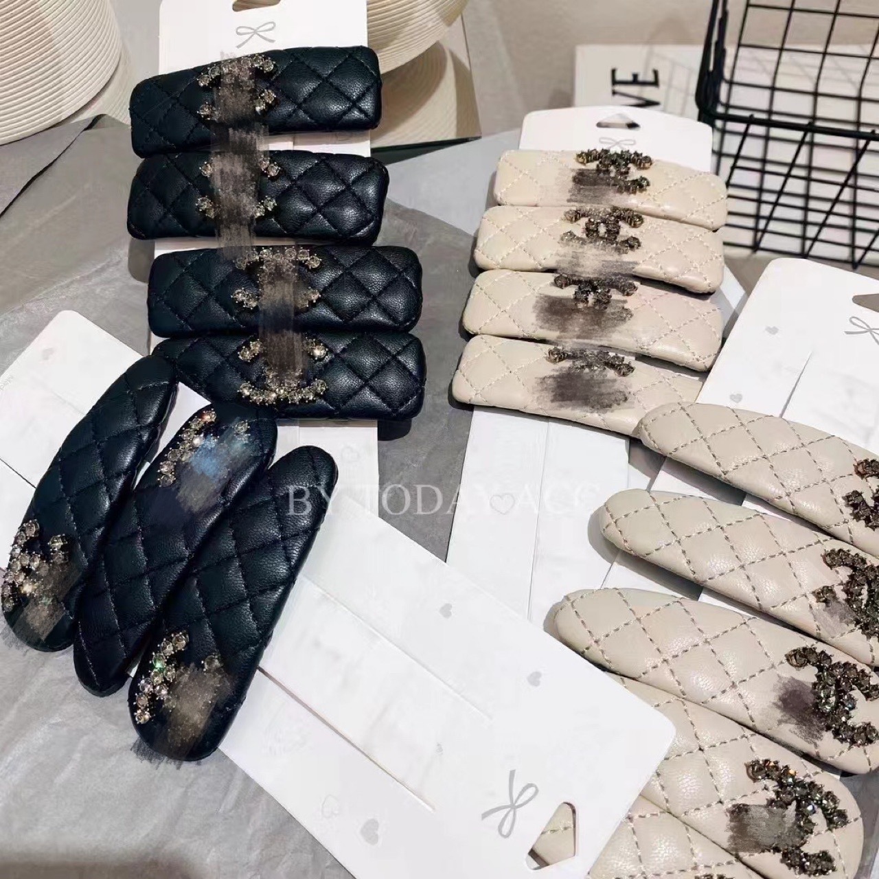 여성 퀼팅 가죽 큐빅 BB 헤어핀 블랙 화이트 앞머리 옆머리 고정 샤넬풍 똑