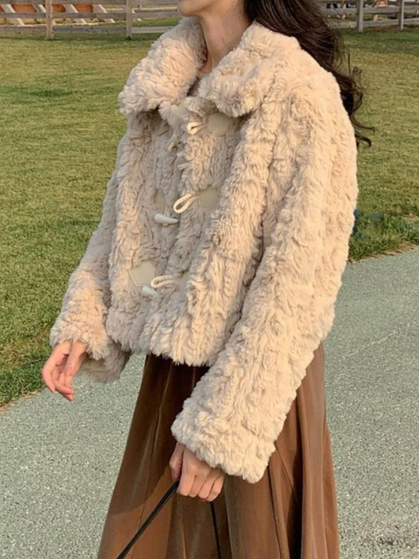 가을과 겨울 새로운 모피 한 LAMBSWOOL COAT 여성의 짧은 작은 남자 코너 버클 모방 토끼 벨벳 가죽