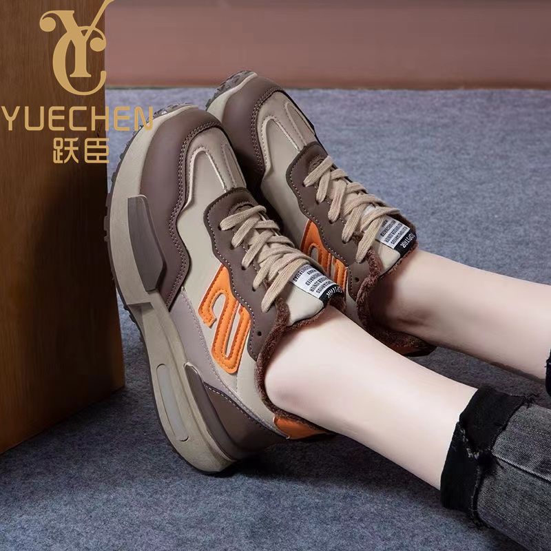 Yue Chen zapatos de papá de otoño y invierno para mujeres 2023 nuevos zapatos deportivos de alumno ligeros de grano grueso y suave