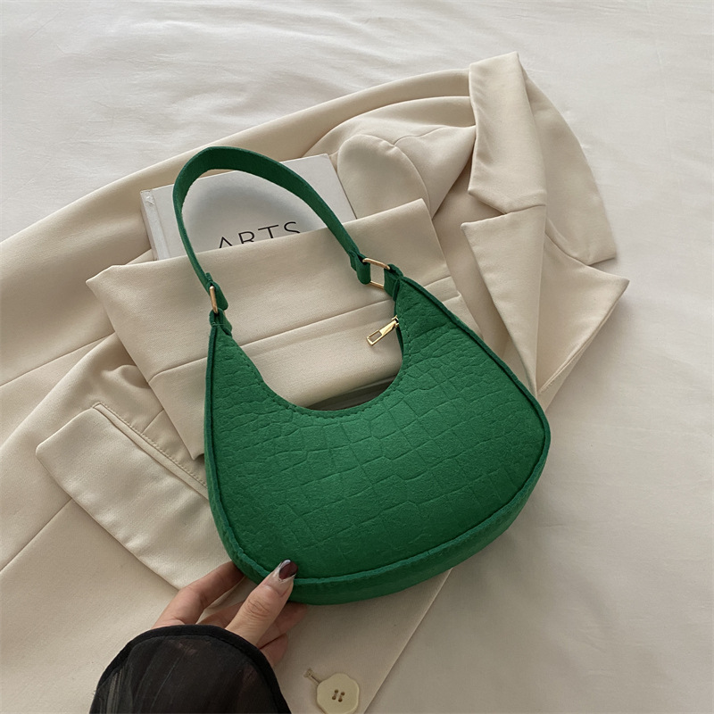 2024 otoño nuevo bolso de luna nueva moda femenina casual marea retro fieltro patrón de cocodrilo bolso de axila bolso de hombro para mujer