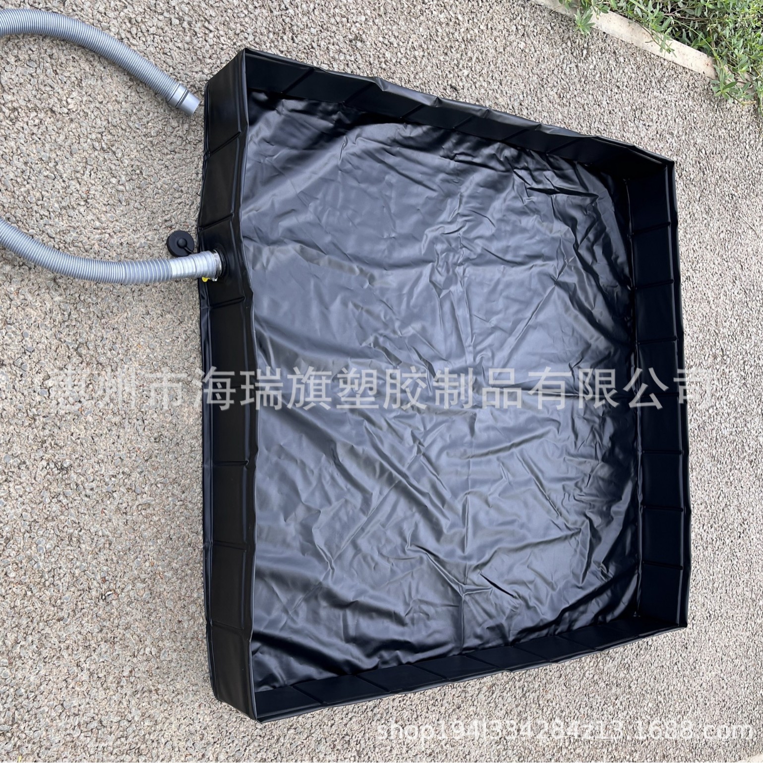 검은 수영장 물 호스