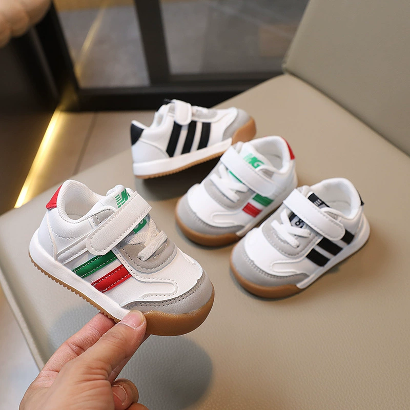 Детская Белая обувь 2023 Новые Детские корейские модные кроссовки, дышащая мягкая подошва, повседневная обувь для мальчиков и девочек