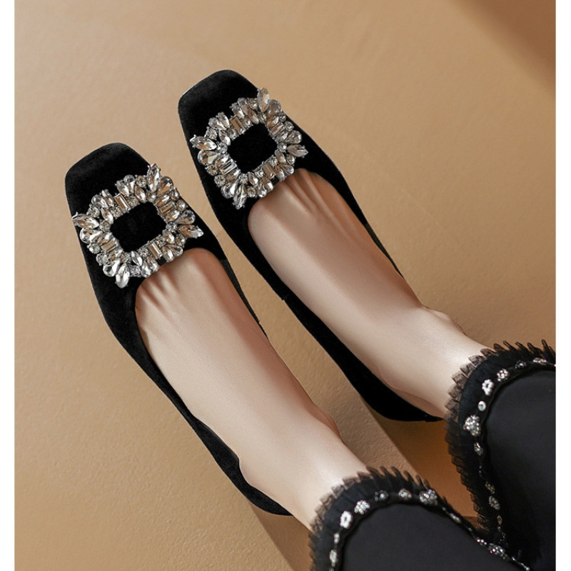 2026 nuevo estilo francés negro cuadrado temperamento zapatos de talón bajo zapatos de talón alto de diamante universal zapatos de mujer de viaje