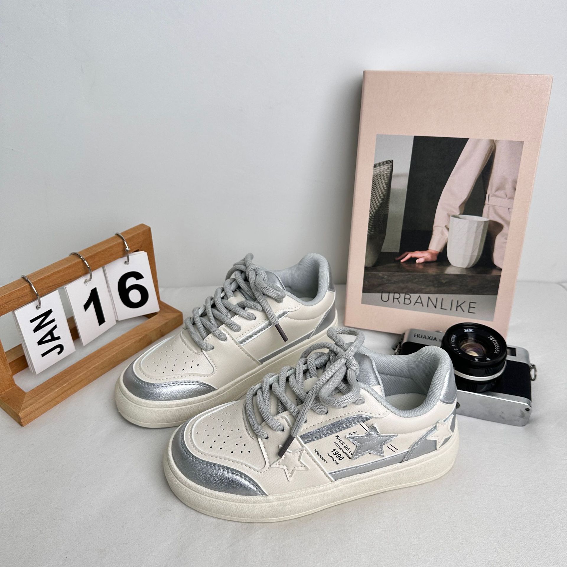 Zapatos de lona de estrellas de onda lejana para mujer 2025 primavera nuevo estilo de estudiante zapatos de lona deportivos casuales de todo fósforo