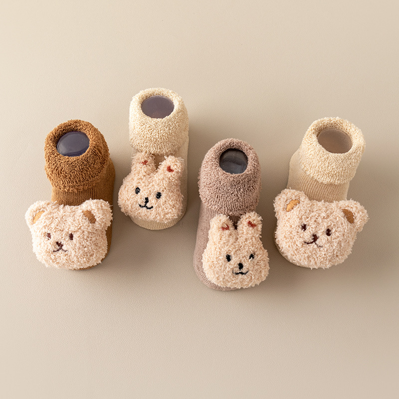 Calcetines de bebé recién nacidos invierno engrosado bebé Terry cálido calcetines de algodón a media pierna dibujos animados antideslizantes calcetines de piso para niños pequeños