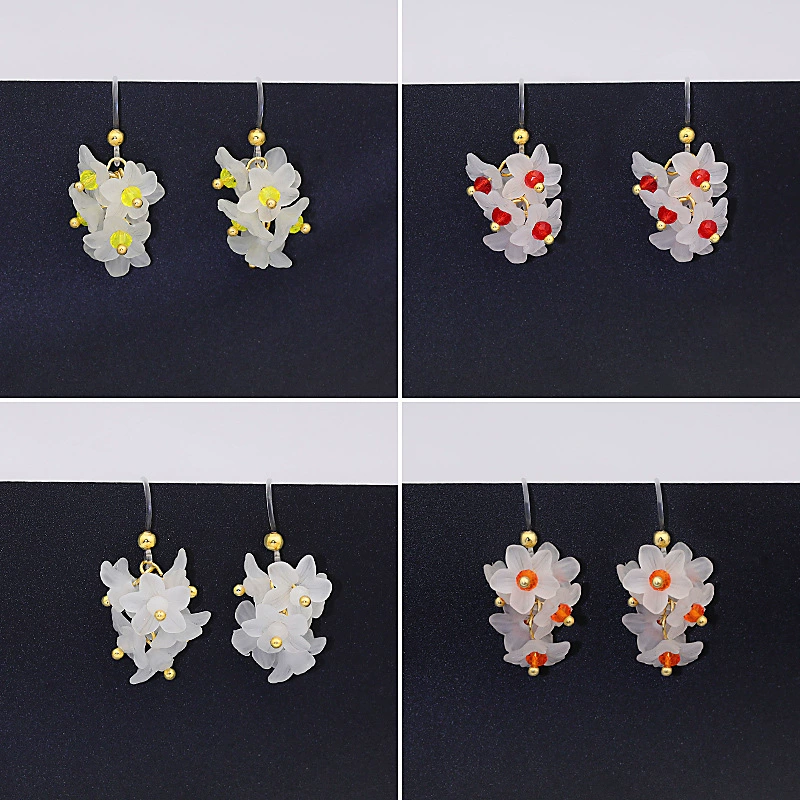 Sophisticated earrings flower-shaped, flowered