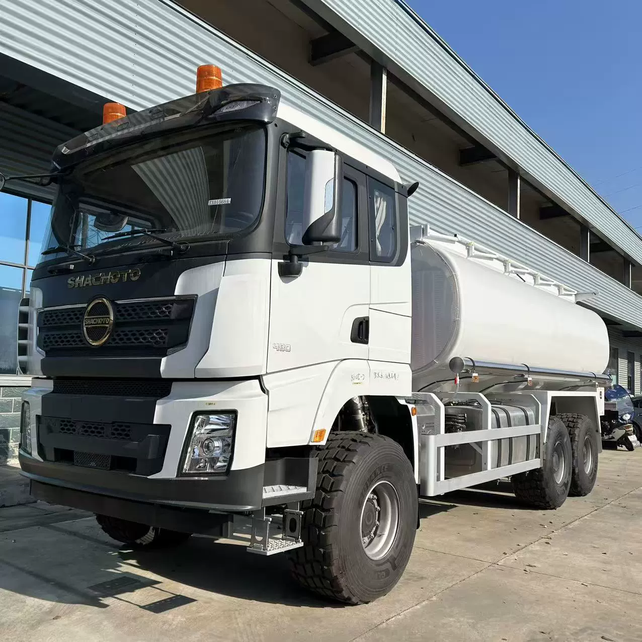 出口陕汽SHACMOTO25吨油罐车运油车厂家直供20-30m³危险品液罐车