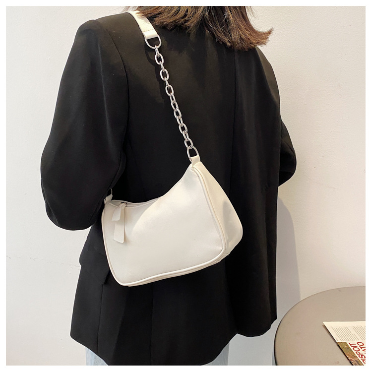 Korean Simple Solid Color Shoulder Bag display picture 21