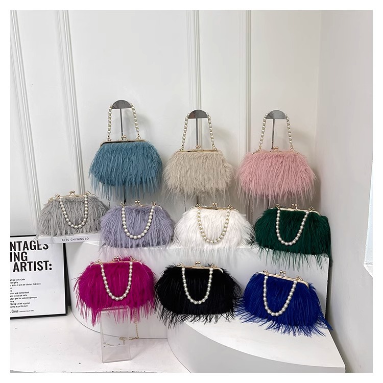 Women's Exquisite furry plush bag messenger bag autumn and winter plush bag pearl chain handbag_voghion.com