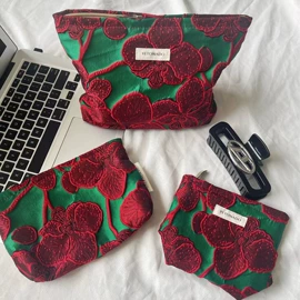 化妆包;女士手拿包;女士手提包