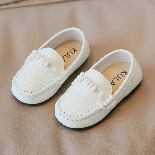 English-style children's leather shoes with soft soles, one-step-on shoes for boys, new spring bean bean shoes for babies, children's shoes fashion