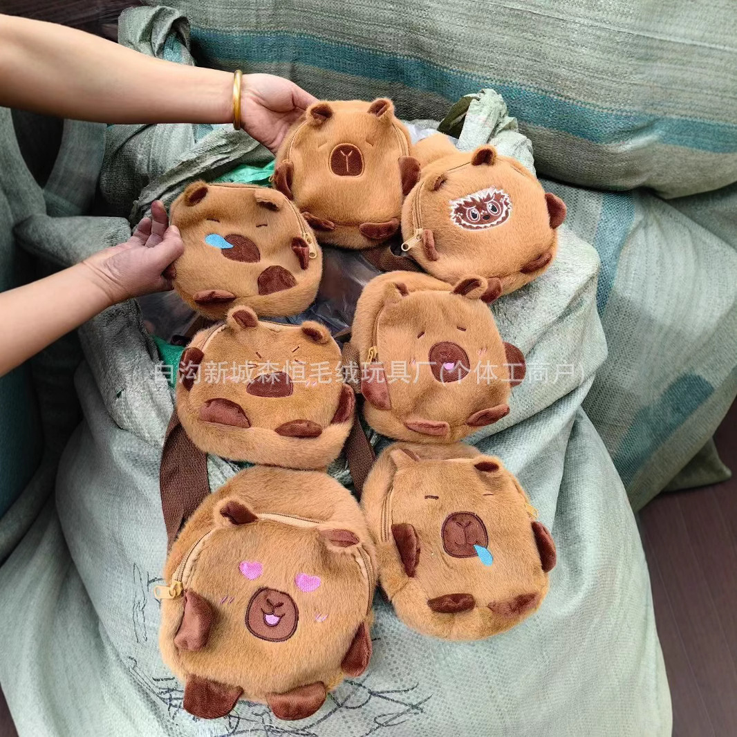 新款卡皮巴拉毛绒包包手机小包包女秋冬季卡通水豚斜挎包通勤胸包