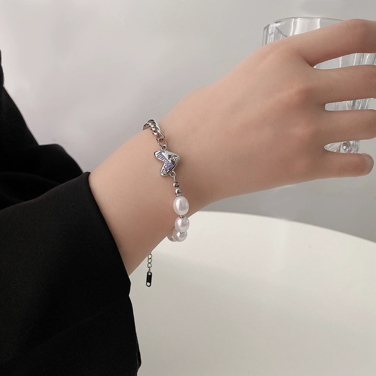 Женственный браслет, французский ретро стиль light-luxury, маленький винтажный дизайн — варианты с жемчугом и подвесками